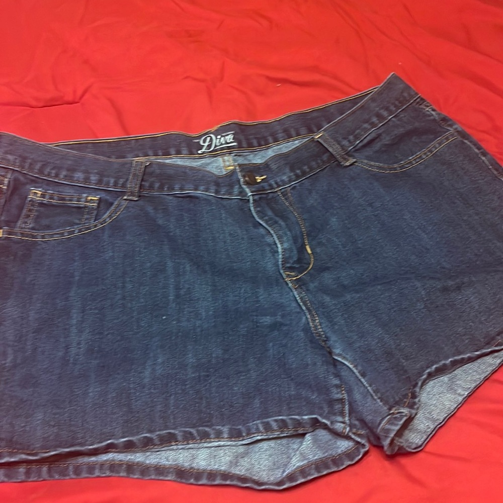 The Diva short by Old Navy. Excellent condition. Size 16